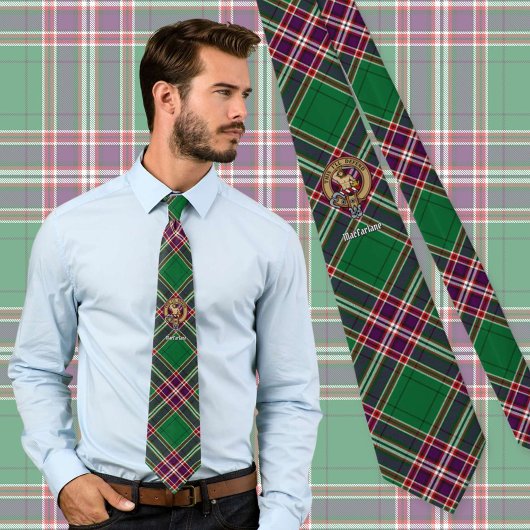 Cravate Clan MacFarlane Crest sur Tartan de chasse moderne