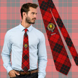 Cravate Clan MacLeod de Raasay Crest sur Tartan<br><div class="desc">Clan MacLeod de l'insigne crête de Raasay entouré d'une sangle et boucle sur l'arrière - plan tartan. Texte personnalisé.</div>