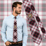 Cravate Clan MacPherson Crest sur la chasse Tartan<br><div class="desc">Clan MacPherson badge de crête entouré d'une sangle et boucle sur l'arrière - plan tartan de chasse. Texte personnalisé.</div>