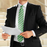 Cravate Classic Green et Navy<br><div class="desc">Design à rayures classiques qui peut être facilement personnalisé pour un cadeau de fête des pères,  cadeau de mariage pour vos groomsmen,  événements d'entreprise,  etc</div>