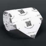 Cravate Code QR et texte personnalisé<br><div class="desc">Autocollants ronds avec votre code QR et texte personnalisé. Modifiez les polices et les couleurs,  déplacez et redimensionnez les éléments à l'aide de l'outil de conception. IMPORTANT ! VOUS DEVEZ REMPLACER LE MODÈLE DE CODE QR PAR VOTRE CODE QR !</div>