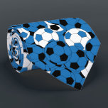 Cravate Collage Bleu de balle de soccer - Impression à deu<br><div class="desc">Blue Collage Soccer Ball Cravate - Deux tirages latéraux. Un grand cadeau pour un joueur de football, un fan de football ou un entraîneur d'équipe de football, un design sportif amusant avec une image collage de balles de football soccer. ⭐ 99% de mes designs dans mon magasin sont faits en...</div>