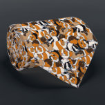 Cravate Collage de pinceaux de Guinée illustrations à moti<br><div class="desc">Montrez votre amour pour les cobayes avec cet accessoire de mode à motifs. Cette cravate a un collage d'illustrations de cobaye de style réaliste. L'envers dispose d'un motif à rayures de coordination.</div>