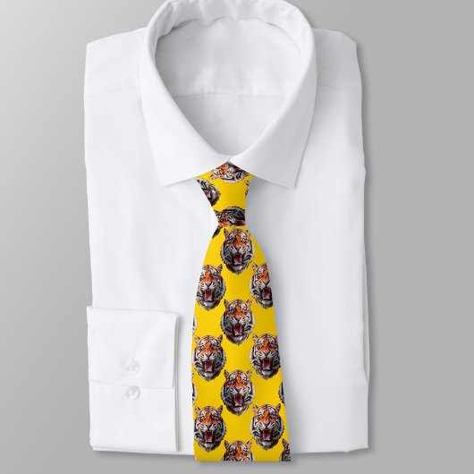 Cravate Conception de motif tête de tigre jaune