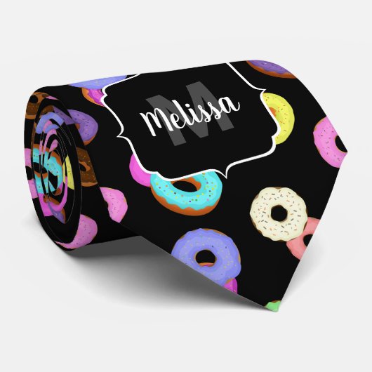 Cravate Cool amusant beignets colorés motif noir Monogramm (Roulé)