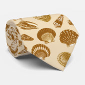 Cravate Coquillages - Brown sur un arrière - plan beige (Roulé)