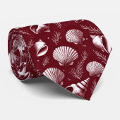 Cravate Coquillages et algues à Maroon et Blanc (Roulé)