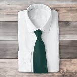 Cravate Couleur uni vert émeraude foncé<br><div class="desc">Design vert émeraude foncé clair et uni.</div>