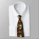 Cravate Crâne éffrayant d'Halloween et Roses<br><div class="desc">Crâne d'Halloween éffrayant et Roses sur Cravate noir - Parfait pour Halloween ou à tout moment pour l'homme qui aime certains crânes.</div>