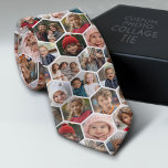 Cravate Créer un collage photo personnalisé avec 12 photos<br><div class="desc">Pour de meilleurs résultats, recadrez les photos en carré avant de les télécharger. Utilisez votre photo ou vos photos préférées pour faire un plaisir à garder à partager avec vos amis. Ceci inclut une combinaison de vos 12 photos préférées. D'autres combinaisons sont disponibles dans notre magasin. Funky hexagon motif en...</div>