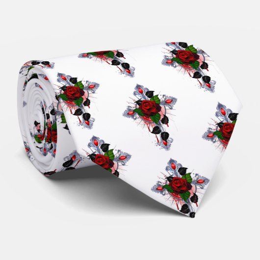 Cravate Croix d'argent avec une rose rouge (Roulé)