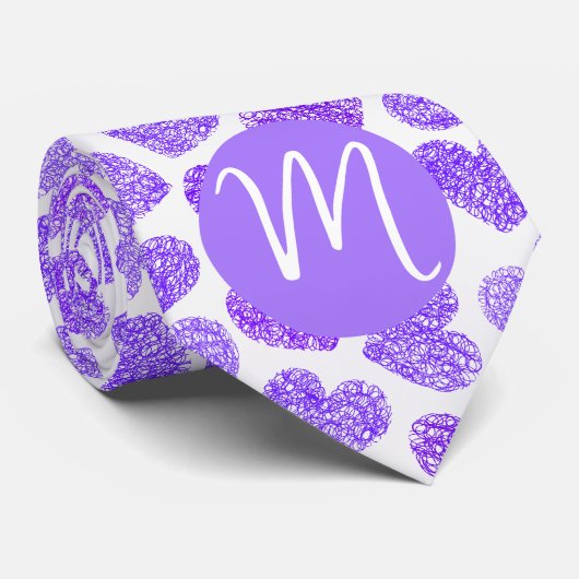 Cravate Cute violet Doodled Heart Saint Valentin Monogramm (Roulé)