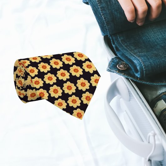 Cravate Dahlia jaune motif floral sur noir
