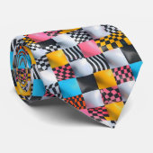 Cravate Damier 3D vibrant – Pop rétro ludique (Roulé)