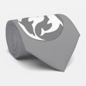 Cravate Dauphins Yin Yang Gris Et Blanc (Roulé)