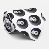 CRAVATE DE HUIT BOULES !  Une boule de gain et une (Roulé)