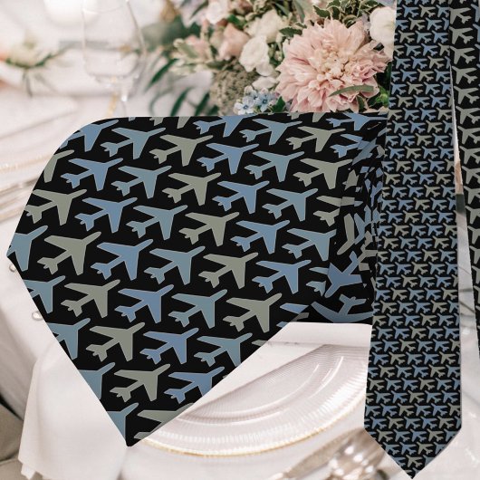 Cravate de l'avion Armani Grey sur noir