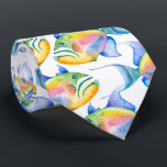 Cravate de poissons tropicaux colorés<br><div class="desc">Un cravate coloré conçu à l'aide de ma reine d'aquarelle d'origine déclenche le poisson dans des tons colorés arc-en-ciel. Pour acheter d'autres cadeaux de poissons tropicaux pour lui,  visitez www.zazzle.com/dotellabelle</div>
