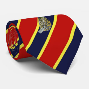 Cravate de robe rayée de caille en bois d'insigne