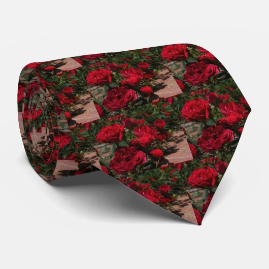 Cravate de roses rouges (Roulé)