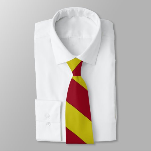 Cravate déchiquetée (Attaché)