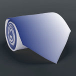 Cravate Dégradé blanc Ombre moderne<br><div class="desc">Cette cravate minimaliste présente un dégradé bleu à blanc moderne.</div>