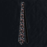 Cravate Dés RPG en noir<br><div class="desc">Une cravate noire élégante avec un motif ludique de dés RPG, dont d4, d6, d8, d10, d12 et d20 dans les tons rose pastel et bleu. Parfait pour les amateurs de jeux de table, les fans de Dungeons & Dragons, ou ceux qui cherchent à ajouter une touche unique et geek-chic...</div>