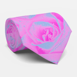 Cravate Détail de rose rose chaud et bleu clair parfait
