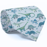 Cravate Dinosaur Motif bleu<br><div class="desc">Beaucoup de dinosaures bleus,  Tyrannosaurus rex,  Spinosaurus,  Stegosaurus,  Diplodocus et Tricératops. Parfait pour les conservateurs de musée,  les paléontologues et tous ceux qui aiment les dinosaures.</div>