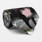 Cravate doberman, gros plan (Roulé)