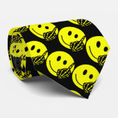 Cravate Doigt volant jaune sur satin noir (Roulé)