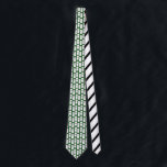 Cravate Dominos blancs avec points noirs sur motif vert<br><div class="desc">Des illustrations simples dessinées à la main de dominos en blanc avec impression noire ou des points sur eux sont disposées en motif contre un arrière - plan vert sur cette cravate. Il est parfait pour tous ceux qui aiment jouer aux dominos et autres jeux.</div>