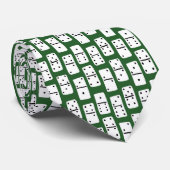 Cravate Dominos blancs avec points noirs sur motif vert (Roulé)