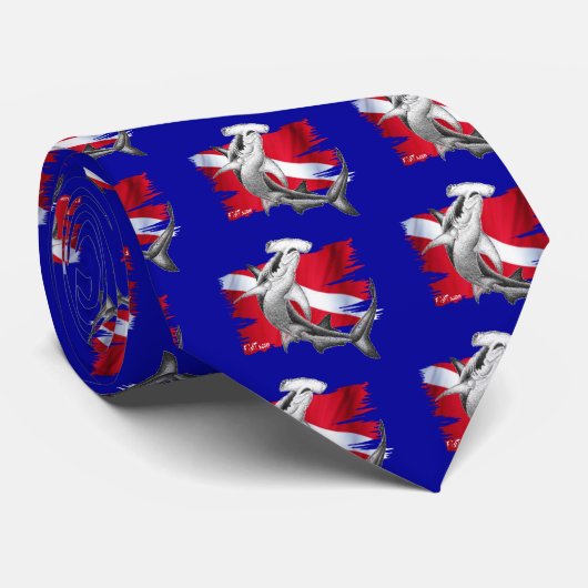 Cravate Drapeau de piqué avec le requin-plongeur de (Roulé)