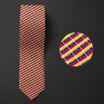 Cravate Drapeau du Motif vénézuélien<br><div class="desc">Drapeau du Motif vénézuélien Necktie met en lumière les couleurs nationales du pays de loin en utilisant un design habile en angle. Après un examen plus attentif,  le motif reproductible et transparent de minuscules drapeaux présente la bannière nationale du pays d'une manière esthétique et agréable.</div>