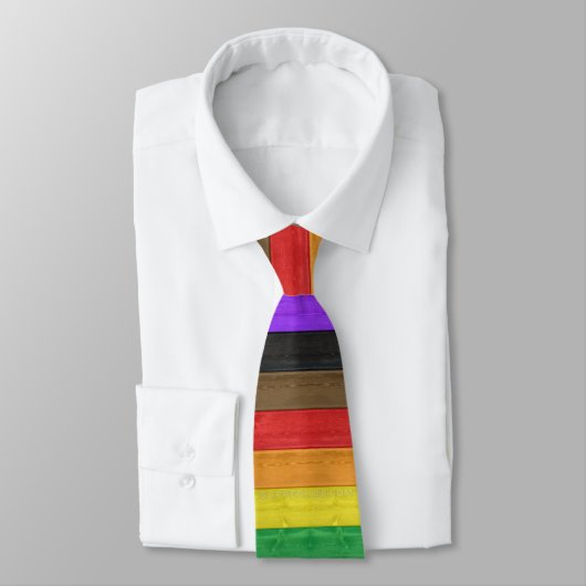 Cravate Drapeau gay pride inclusif SlipperyJoe ru texturé (Attaché)