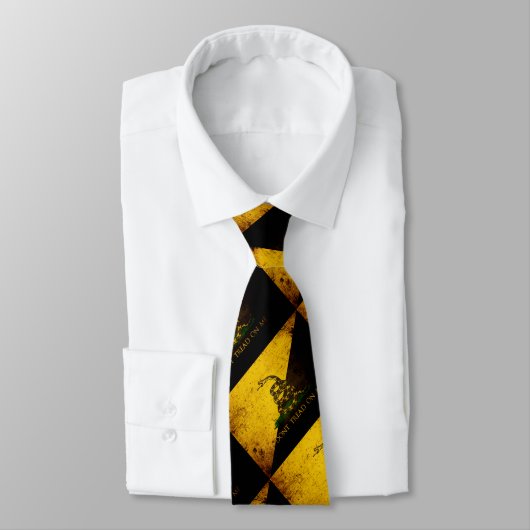 Cravate Drapeau grunge noir d'Anarcho Gadsden (Attaché)