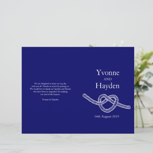 Cravate du coeur le noeud bleu foncé programmes de (Debout devant)