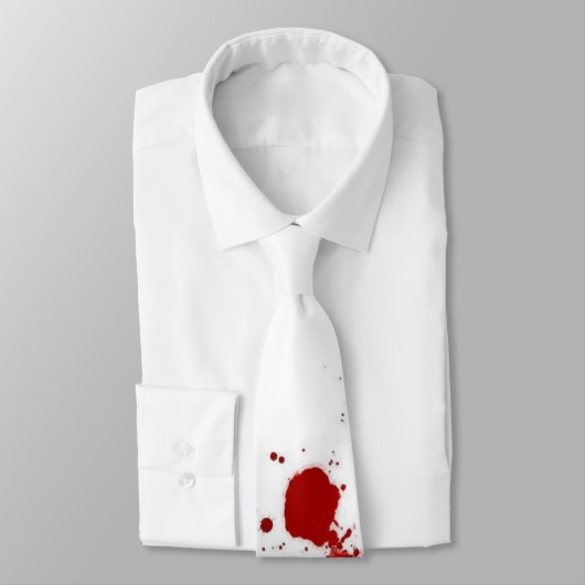 Cravate éclaboussée par sang (Attaché)