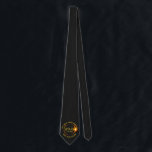 Cravate Éclipse solaire totale le 2 juillet 2019 Amérique<br><div class="desc">Soyez prêt pour grande toute l'éclipse solaire sud-américaine ayant lieu le 2 juillet 2019. Cette cravate fraîche peut être customisée avec une ville, le pays ou votre propre texte fait sur commande. Changez facilement le texte de dessus et de bas aussi. Les caractéristiques de conception une silhouette foncée de la...</div>