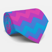 Cravate Écrans chic : Chevrons magenta, violet et bleu (Roulé)