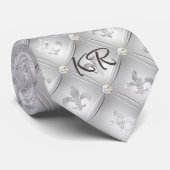 Cravate Elegant Silver Gray Fleur de Lis Pattern Initials (Roulé)