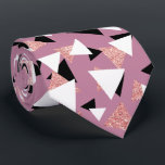 Cravate Elégant triangles géométriques parties scintillant<br><div class="desc">Motif géométrique moderne et tendance avec parties scintillant en or rose, triangles noir et blanc.</div>