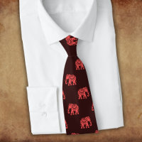 Eléphants en rouge habillés (dans le noir)