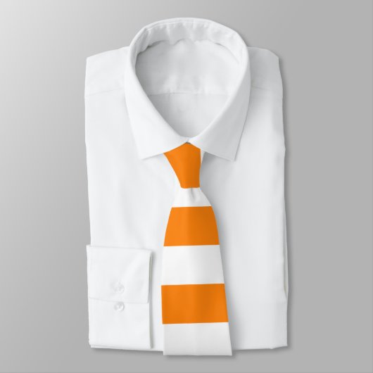 Cravate en bande orange et blanche (Attaché)
