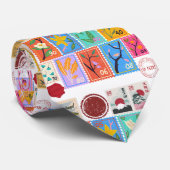 Cravate Fake Masterpiece Collection de timbres aléatoires (Roulé)