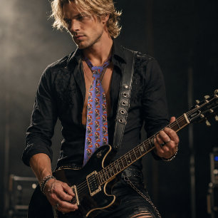 Cravate Femme rousse tatouée manches violet