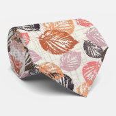 Cravate Feuilles d'automne sur le beige. (Roulé)