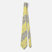 Cravate Feuilles gris et jaunes sur un arrière - plan rayé (Devant)