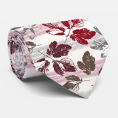 Cravate Feuilles multicolores sur un fond rayé. (Roulé)